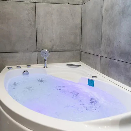 Lavie Maison Eiffel Ac Hot Tub דירה